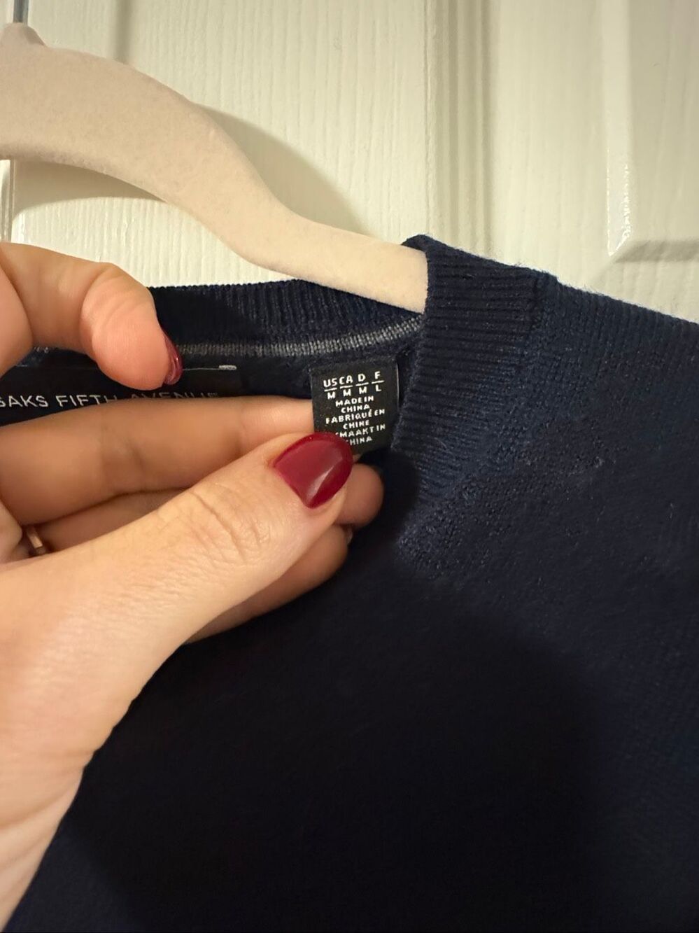 Saks Fifth Avenue Navy V-Neck Wool Blend Sweater Size M - Picture 4 of 6